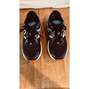 New Balance 860 Poisonberry Womens Size 9.5